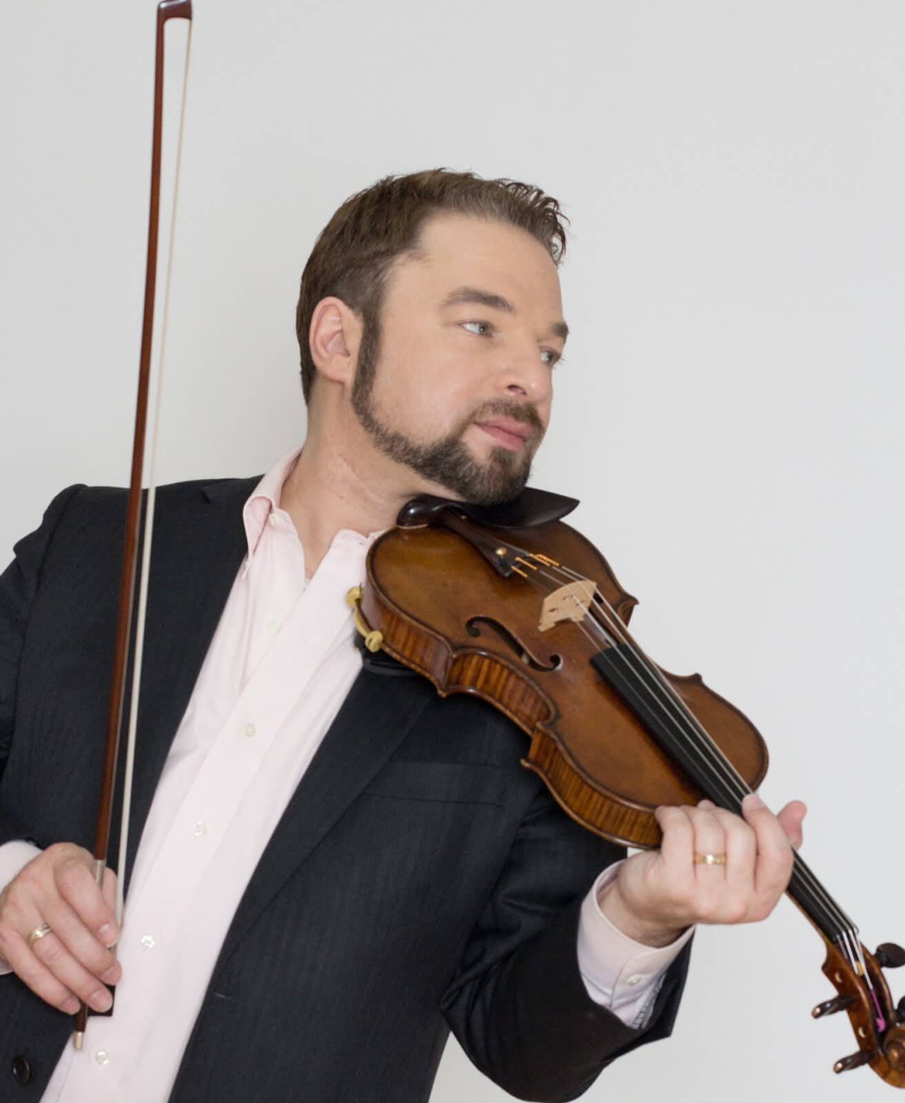 Emil Chudnovsky performing violin